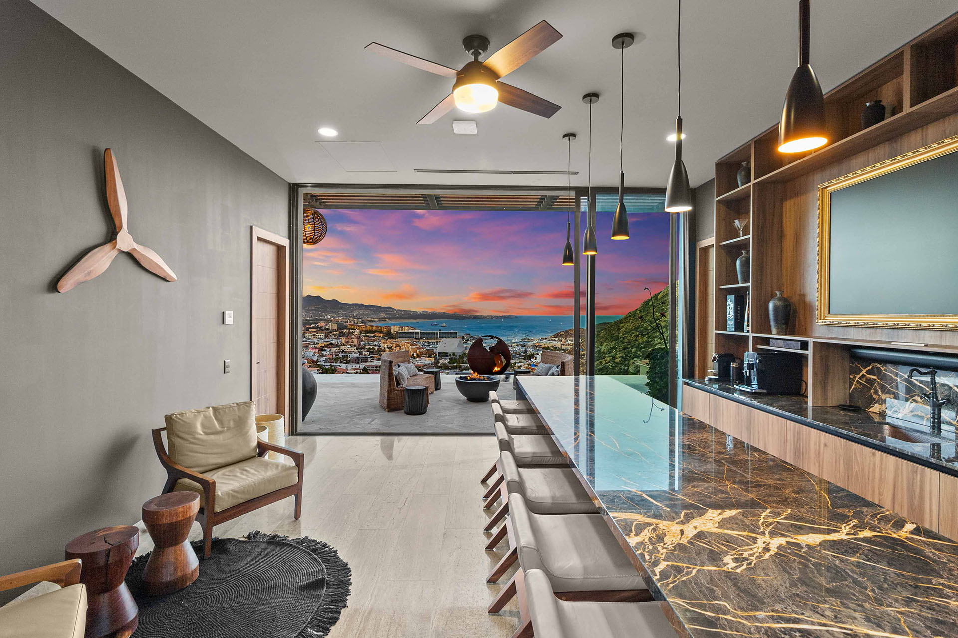 Lucia Noir | Pedregal | Photo 2